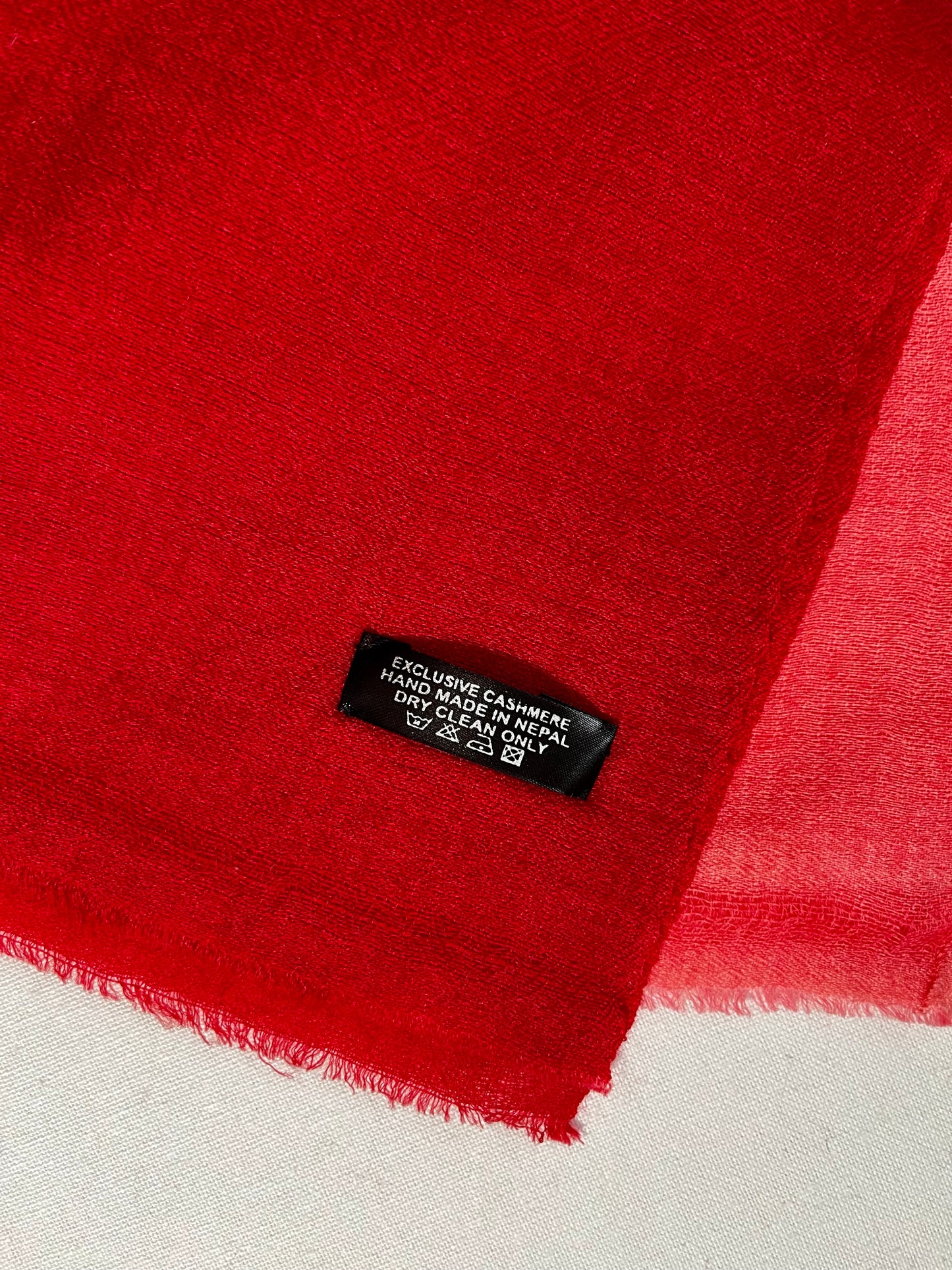Finest Cashmere Stole - Scarlet Ombre
