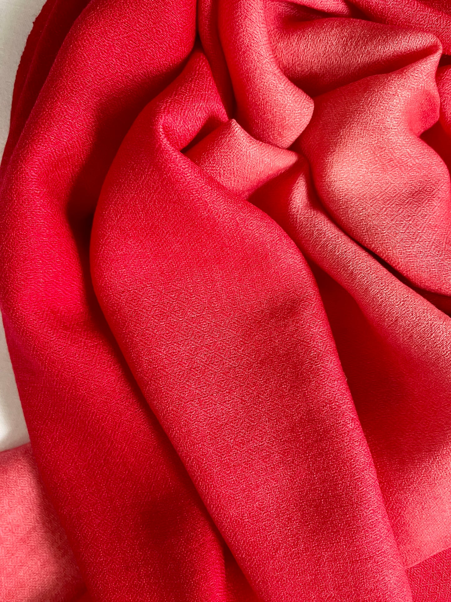 Finest Cashmere Stole - Scarlet Ombre